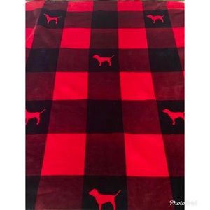 Victoria’s Secret Pink buffalo Sherpa blanket